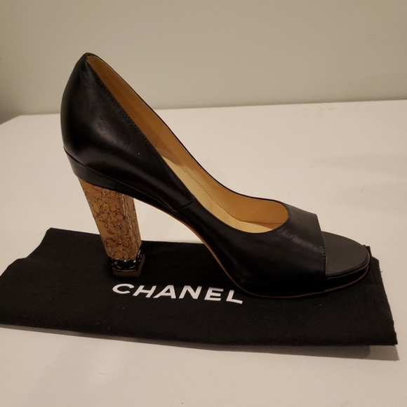 Authentic Chanel Lambskin Cork Chain CC Peep Toe Pumps - Picture 2 of 5